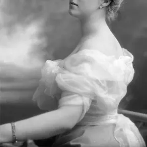 Daisy, Princess of Pless