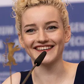 Julia Garner