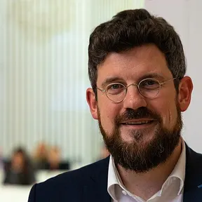 Julian Barlen