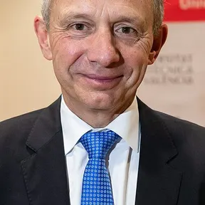 Enrique Lores