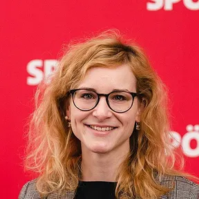 Eva-Maria Holzleitner