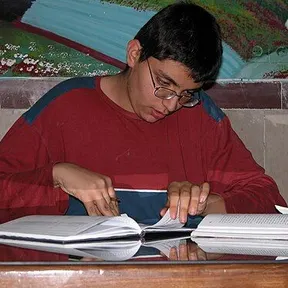 Arash Azizi