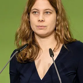 Jamila Schäfer