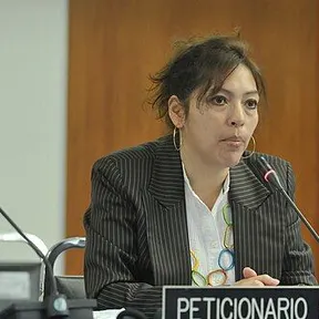 Elizabeth Salmón