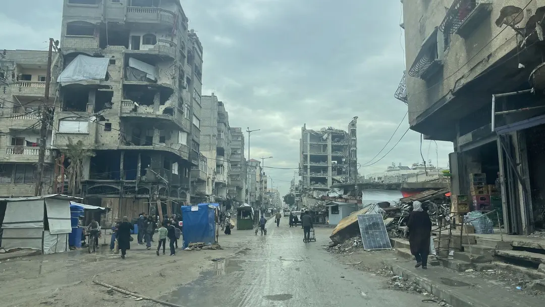 Israelische Angriffe im gesamten Gazastreifen töten mindestens sieben Palästinenser und verletzen Dutzende