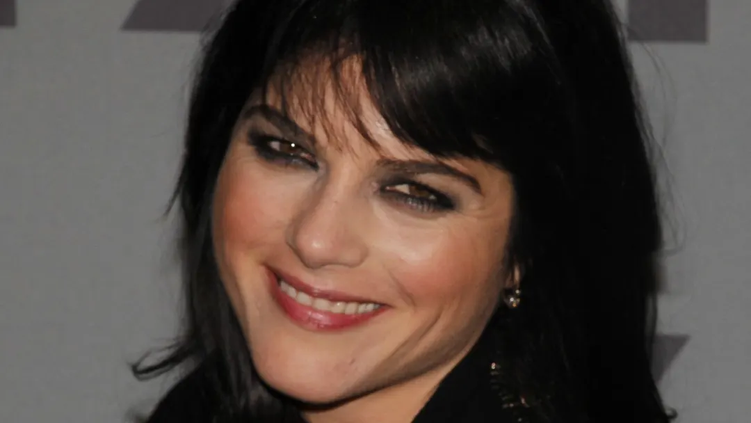 Aktorka Selma Blair usłyszała zarzuty napaści na personel pokładowy, policjanta i pielęgniarkę