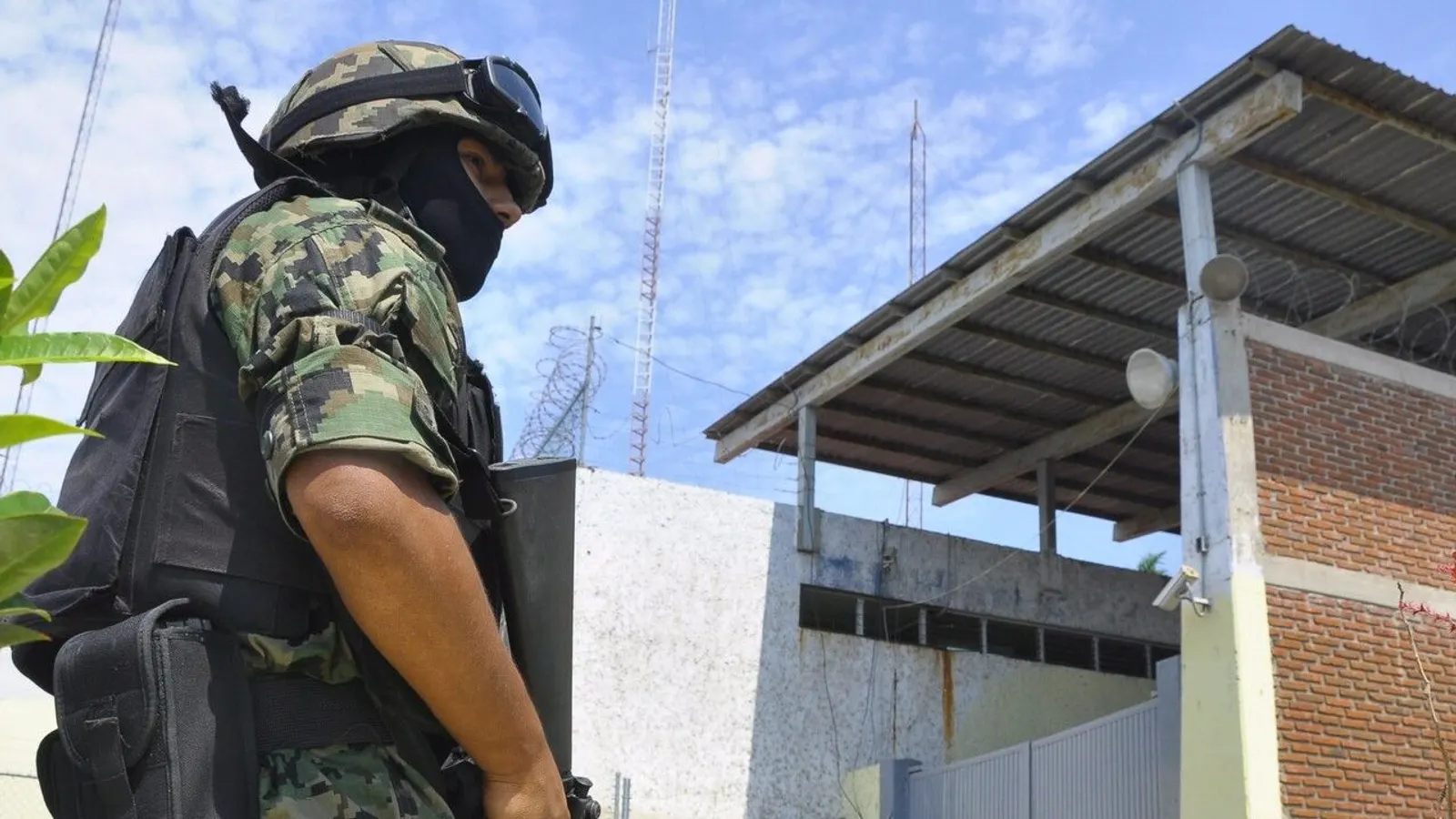 Pirison Riot Prison riot in Mazatlán, Sinaloa, leaves 10 dead and 16 injured · Pollar