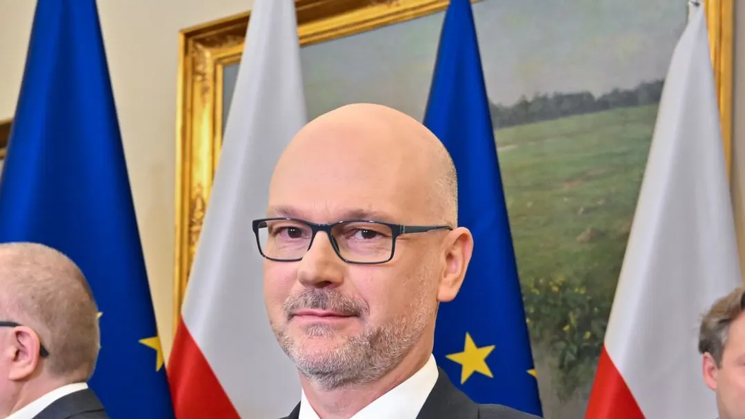 Berek legt im Sejm Eid ab – Präsident fehlt, Zusammenstöße vor dem Verfassungsgericht